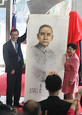 馬英九：凡有國父銅像  一定上前行禮