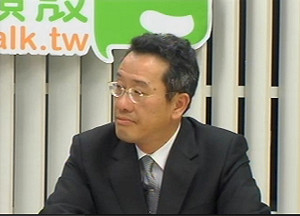 顧立雄：馬戲團跳火圈的獅子  才單獨出場