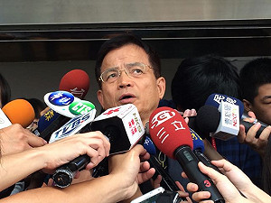 賴士葆：證所稅歡迎討論 但不排除表決大戰