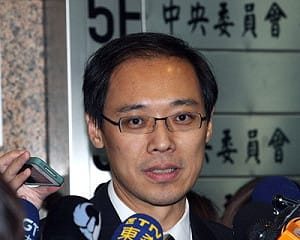 為妻輔選？  楊偉中請辭國民黨發言人