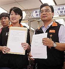 總統連署登記  李幸長宋楚瑜率先領表