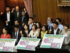 電價不凍漲不開會  立院再空轉