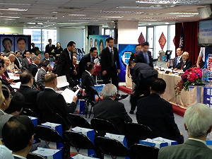 多次提案未處理 中評委激動向馬英九下跪