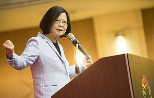 洪稱台灣病了 小英：政黨輪替能治好