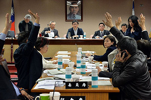 經民連：民進黨別吃案 政治談判應強制公投