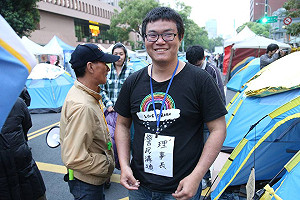 公民自發當糾察 成「警民溝通理事長」