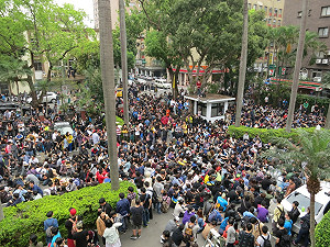 議場只准出、不准進 警方累積清場能量