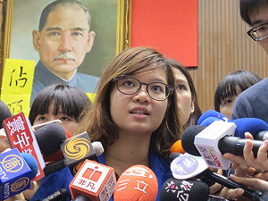 抗議學生：昨天下午決定發動佔領立院