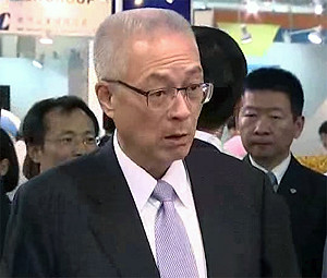 挺不挺柱？吳敦義：都陪她敬酒了 還要怎樣