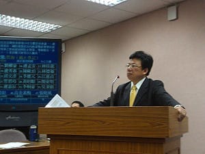 黑官漂白  綠委嗆：要國家考試幹嘛？