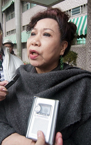 前國策顧問黃越綏  16日宣布選總統