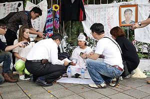 真相未明  蔡學良母國防部前絕食抗議