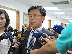 挺謝的憲法各表？  趙天麟：沒派系考量