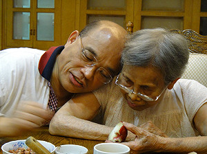 不當副手不進國會  蘇貞昌先帶家人環島