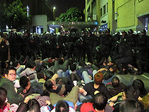 「占領行政院」有理嗎？ 新頭殼線上PK