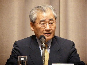 為了選舉 一再打自己的臉