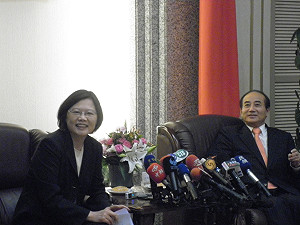 蔡王會處處機鋒 小英尊王卻大批程委會