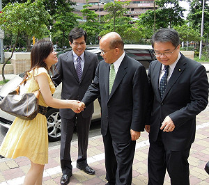 蘇貞昌諷馬英九：「又不是四川變臉！」