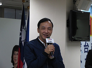 岳父遭質疑 朱不滿喊話：蔡主席，你是跟我選