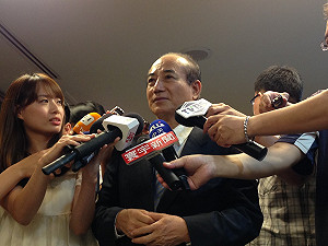 立院暖男再為柱送暖？ 王金平：要有場合