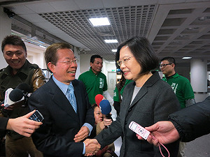 蔡英文：我若沒考慮選主席  你怎會每天問？