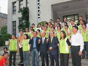 人民獲勝！立院協商：不審核四專修軍審法