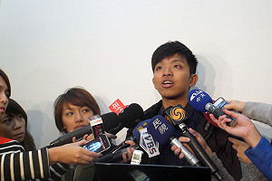 參選國籍損主權 外交部取消張良伊補助