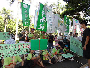 高中中國史比例擬增加 本土社團聚集抗議