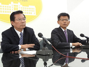 專心選舉  簡太郎、楊秋興辭政委