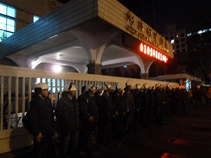 鎮暴警察集結  警方將強制驅離政院民眾