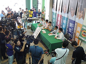 向馬擲書 基進側翼：臨時起意但「蘊釀已久」