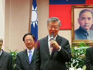 陳冲自嘲：是否也該印無業遊民名片？