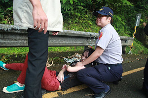 鐵鍊纏身封張志軍去路  魏揚等8人遭逮捕