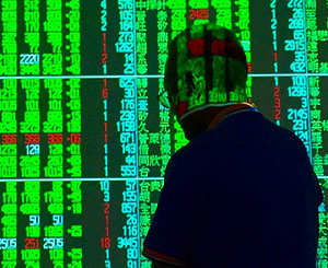 台股重挫近崩盤 府院討論救股市