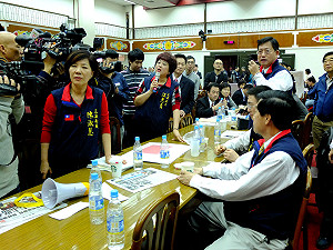 民調：73.7%民眾贊成服貿逐條審查