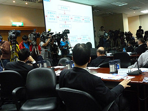 經長：服貿沒過  台灣3年內必邊緣化