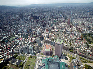 打房有效？政府高官拼命買屋購地