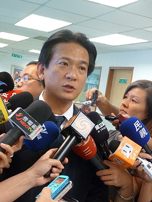 經濟數字樣樣壞  綠：陳冲不衝換人衝