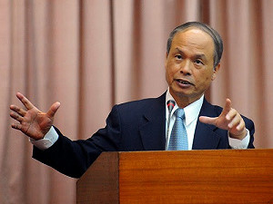 投資人民幣  張盛和：注意降息、貶值風險