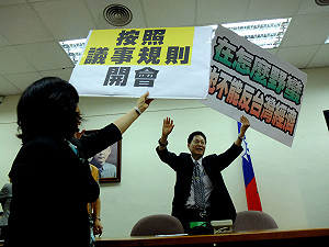 嗆綠杯葛  黃昭順：姊姊陪公子讀書到12點