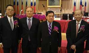 徐旭東：兩黨互爭主席台 非常幼稚