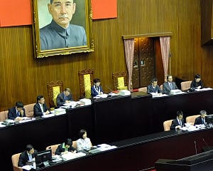 富人稅三讀  受薪族扣除額調高1~2萬