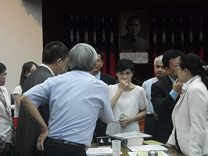 立院明不審服貿  改開2場公聽會