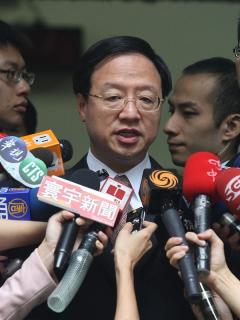 低薪是國恥？江揆反嗆郝：多提建設性發言