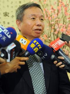 楊志良：防中資醫院高薪挖角 人才外流