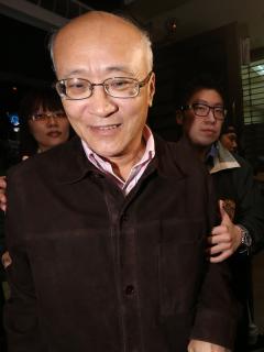 涉掏空台苯 張鍾潛千萬交保