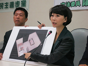 扁廁所上方有監視器  綠委要求拆除