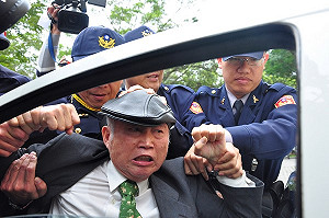 朝馬英九丟鞋  王獻極一審判無罪