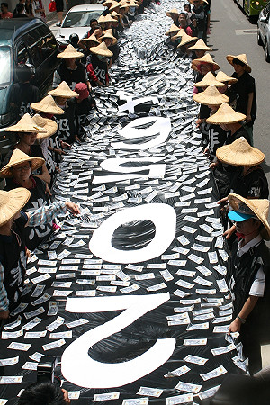 關廠工人：勞委會不應以訟逼和