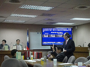 羅瑩雪：我說不過黃世銘 他就不會聽我